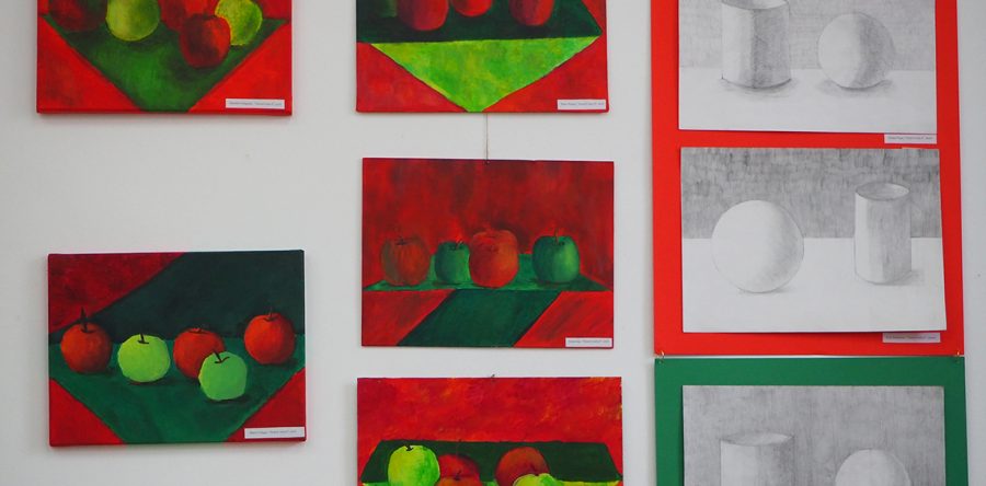 Poze vernisaj grupa copii, clasa artist plastic Cristina Dragomir